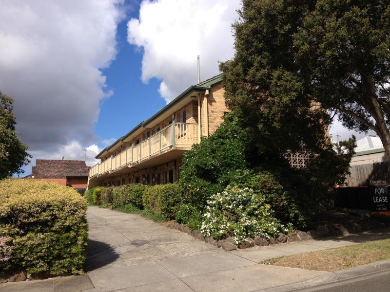 2/2 Garden Street, Essendon VIC 3040