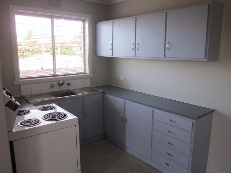 2/30 Lebanon Street, Strathmore VIC 3041