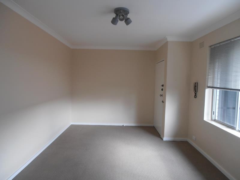 8/11 McCulloch St, Essendon VIC 3040