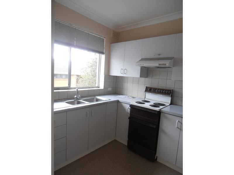 8/11 McCulloch St, Essendon VIC 3040