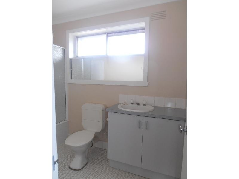 8/11 McCulloch St, Essendon VIC 3040