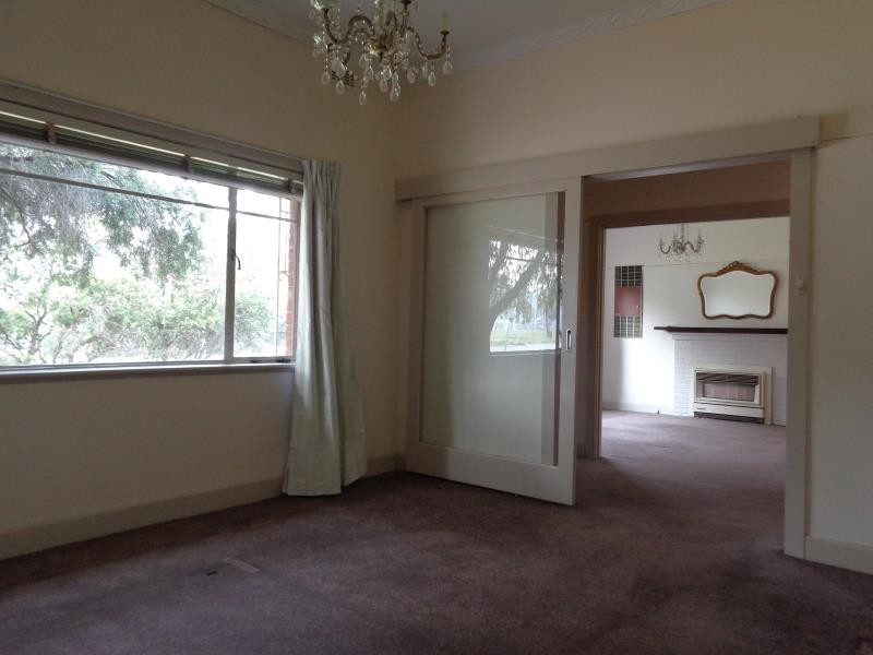 477 Pascoe Vale Road, Strathmore VIC 3041