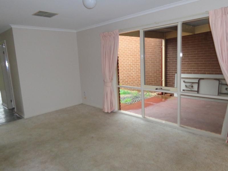 21 Rossiter Ave, Roxburgh Park VIC 3064