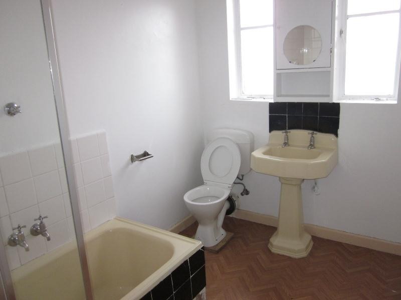 Rear 13 Woodland Street, Strathmore VIC 3041