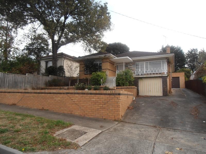 19 Esmale Street, Strathmore VIC 3041