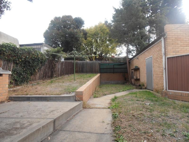19 Esmale Street, Strathmore VIC 3041