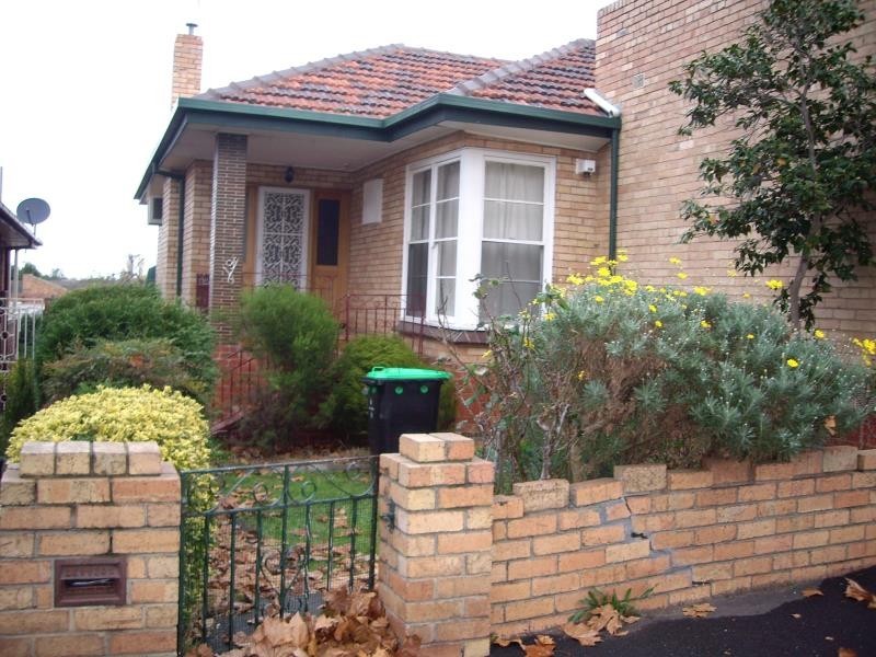 19 Woodland St, Essendon VIC 3040