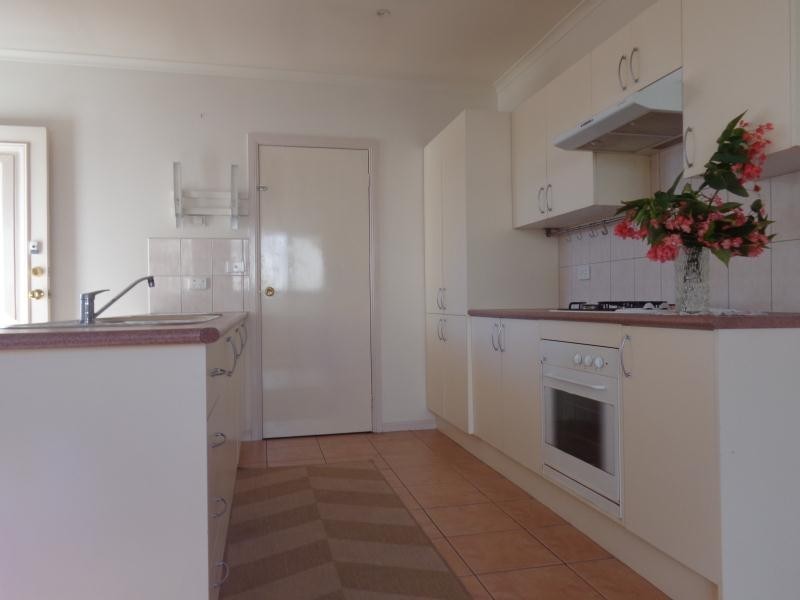 2/17 Bristol Road, Pascoe Vale VIC 3044