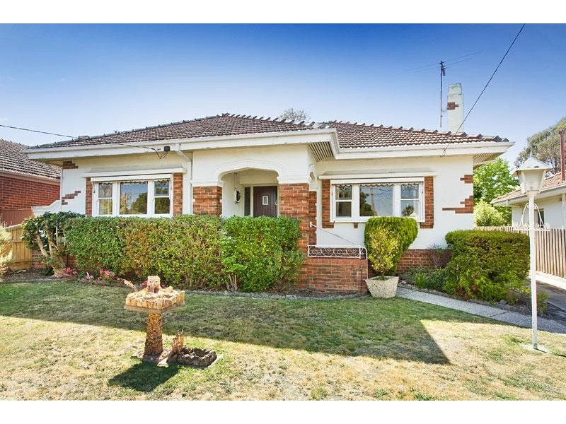 8 Columban Avenue, Strathmore VIC 3041