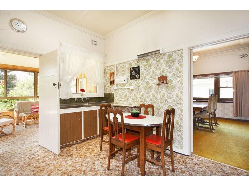 8 Columban Avenue, Strathmore VIC 3041