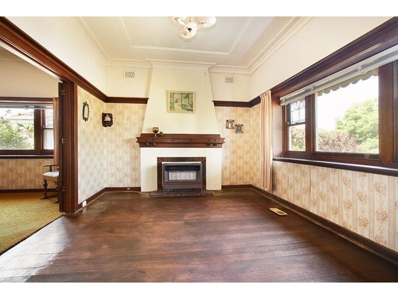 8 Columban Avenue, Strathmore VIC 3041