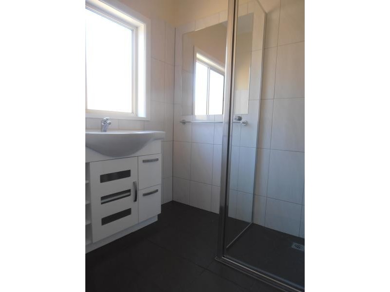 18 Woodland Street, Strathmore VIC 3041