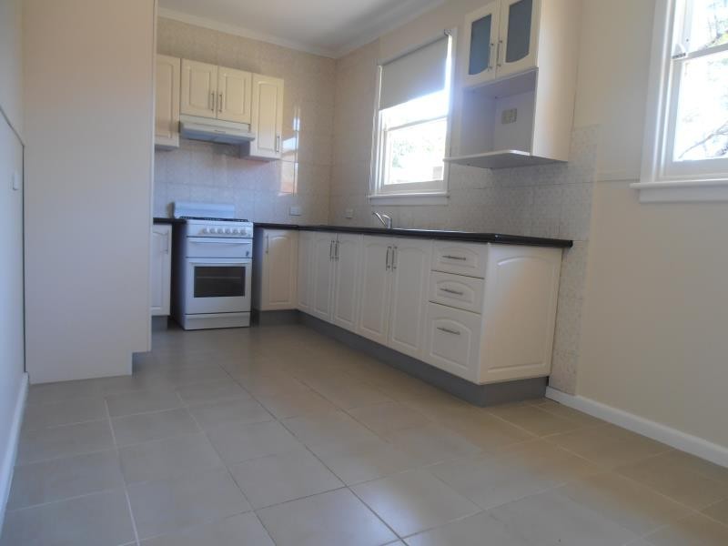 18 Woodland Street, Strathmore VIC 3041