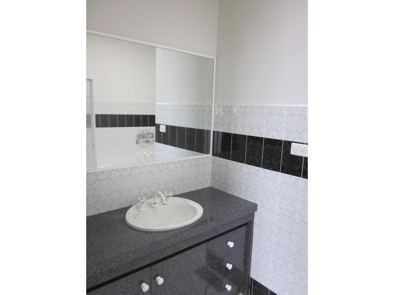 1/49 Roland Avenue, Strathmore VIC 3041