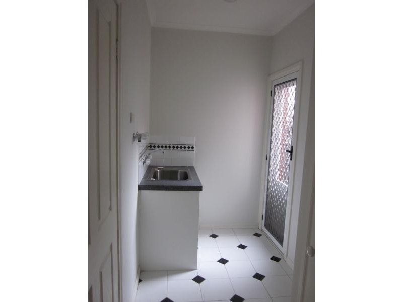 1/49 Roland Avenue, Strathmore VIC 3041