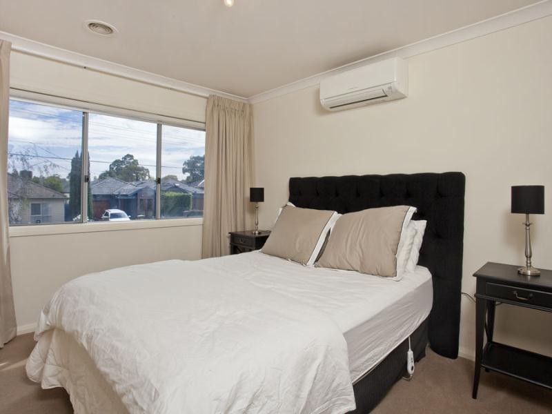 1/17 Mackinnon Grove, Glenroy VIC 3046