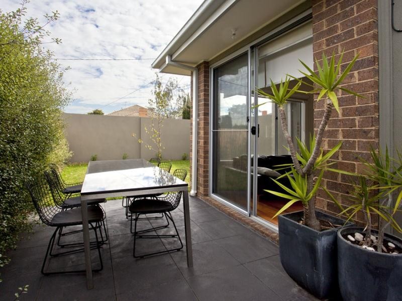 1/17 Mackinnon Grove, Glenroy VIC 3046