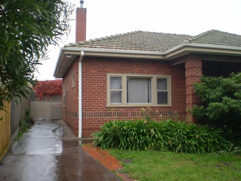 12 Rosebank Avenue, Strathmore VIC 3041
