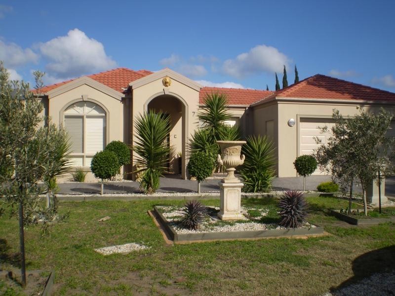 7 George Benjamin Court, Point Cook VIC 3030