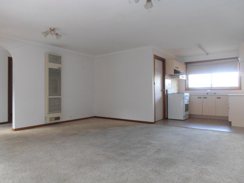 2/168 Waterloo Street, Oak Park VIC 3046