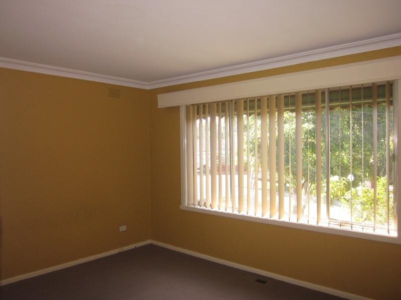 25 DeHavilland Avenue, Strathmore Heights VIC 3041