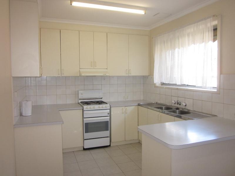 25 DeHavilland Avenue, Strathmore Heights VIC 3041