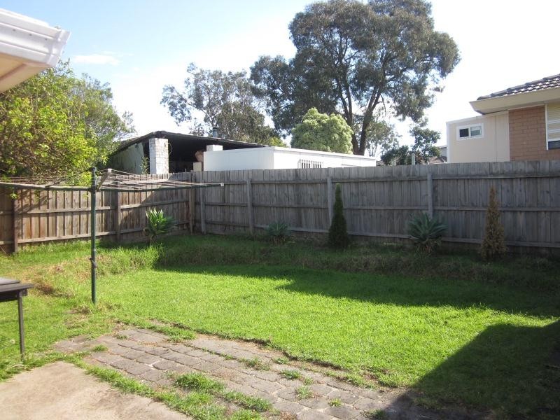 25 DeHavilland Avenue, Strathmore Heights VIC 3041