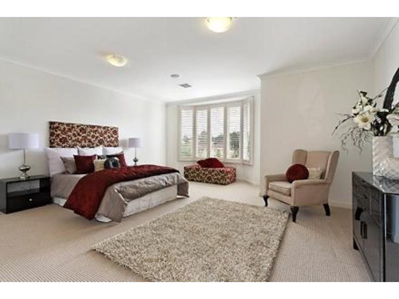 222 Woodland Street, Strathmore VIC 3041