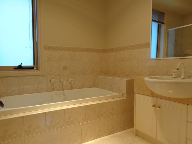 3/78 Carnarvon Road, Strathmore VIC 3041