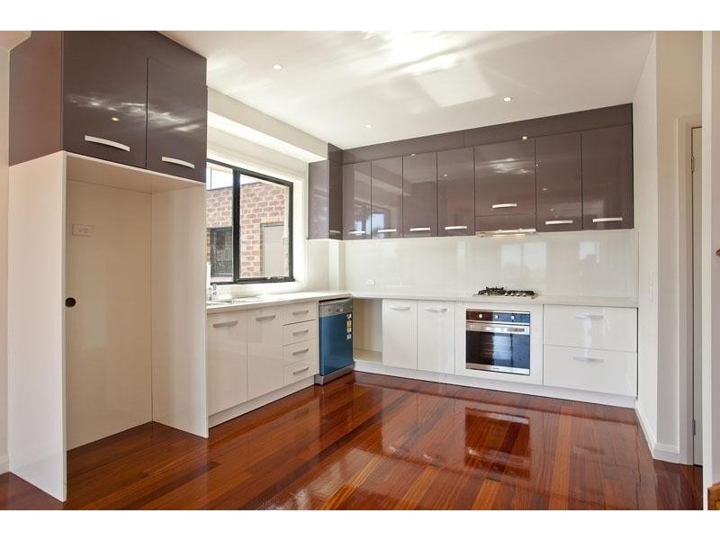 1/122 Arvon Rd, Strathmore VIC 3041