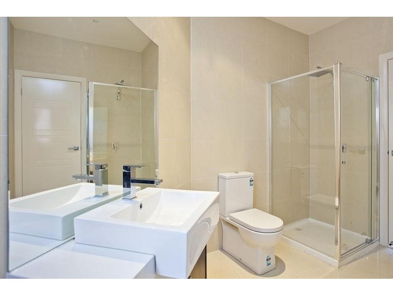 1/122 Arvon Rd, Strathmore VIC 3041