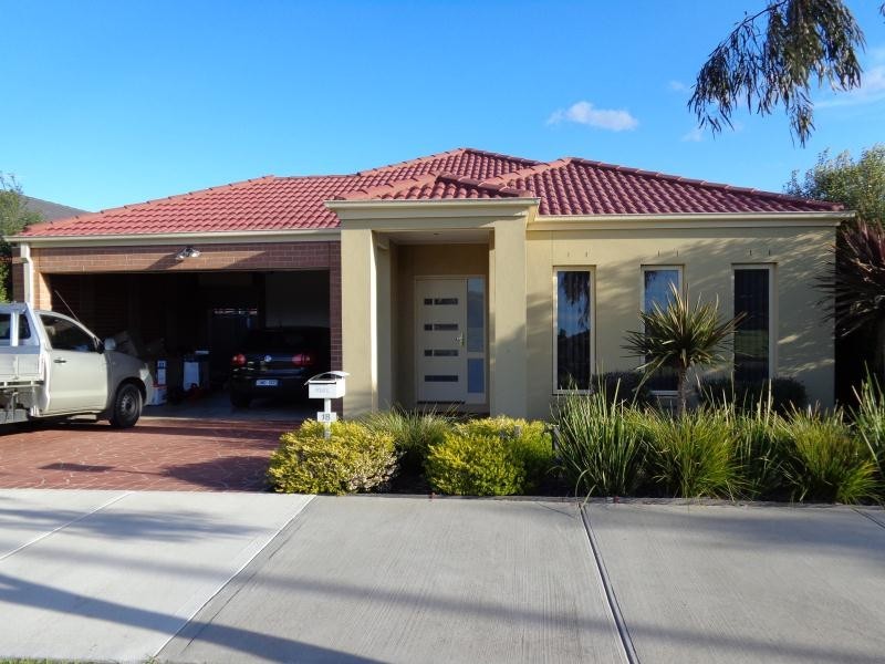 18 Wisteria Avenue, Craigieburn VIC 3064