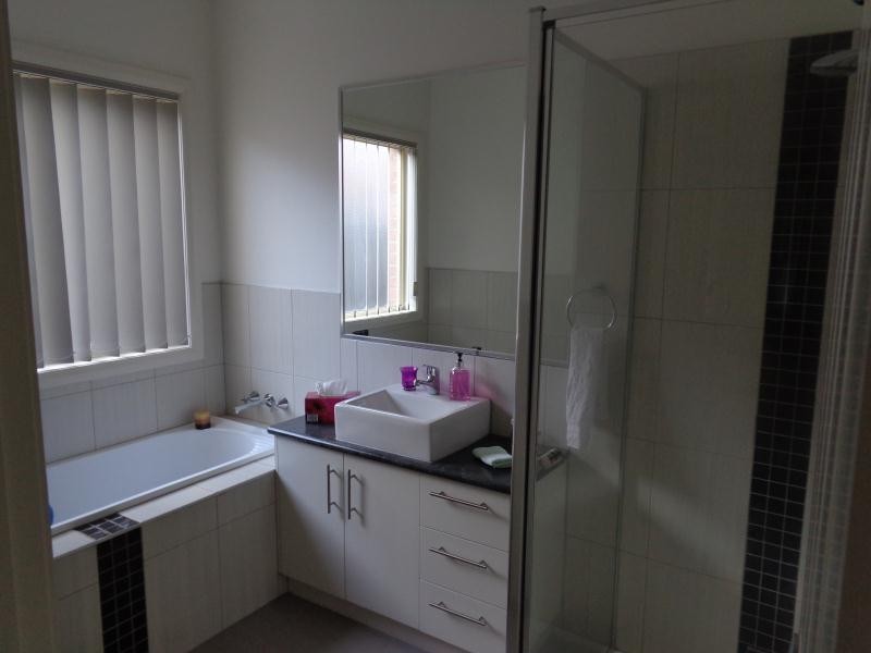 18 Wisteria Avenue, Craigieburn VIC 3064