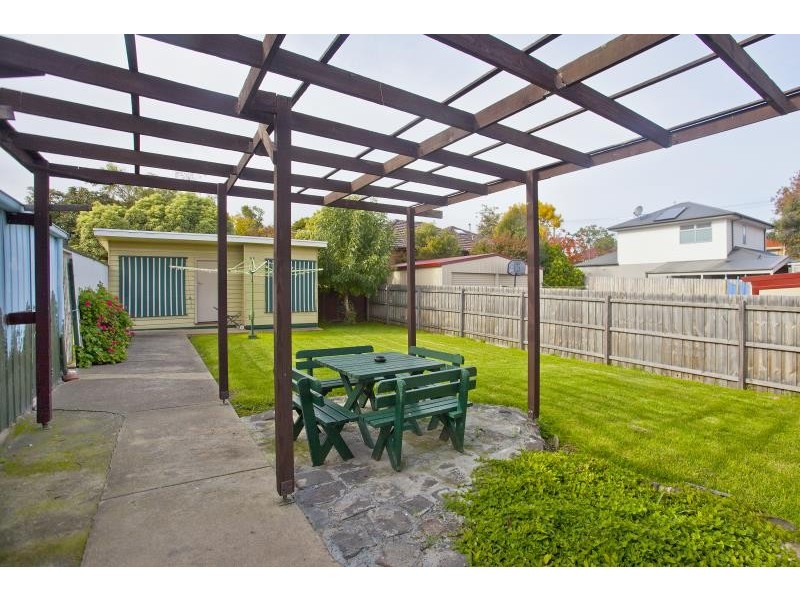 2 George Street, Niddrie VIC 3042