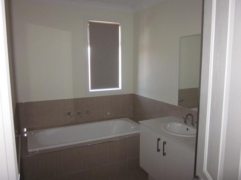 32A Strathnaver Ave, Strathmore VIC 3041