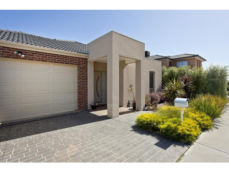 16 Wisteria Avenue, Craigieburn VIC 3064