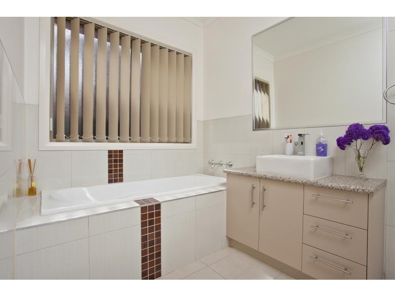 16 Wisteria Avenue, Craigieburn VIC 3064