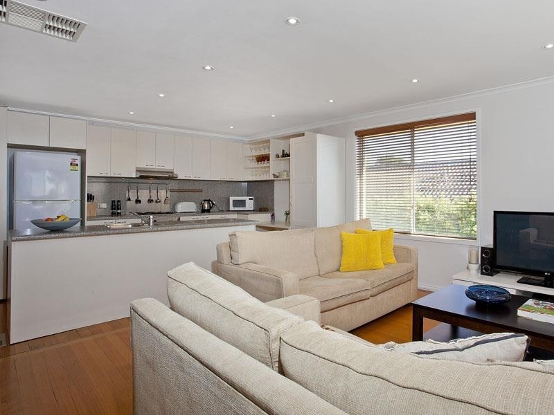 7 Woolart Street, Strathmore VIC 3041