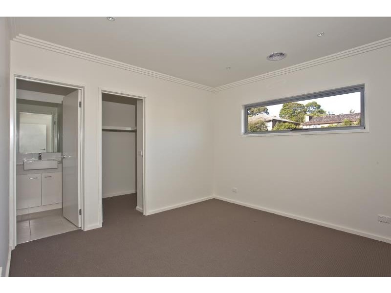 1/12 Streldon Ave, Strathmore VIC 3041