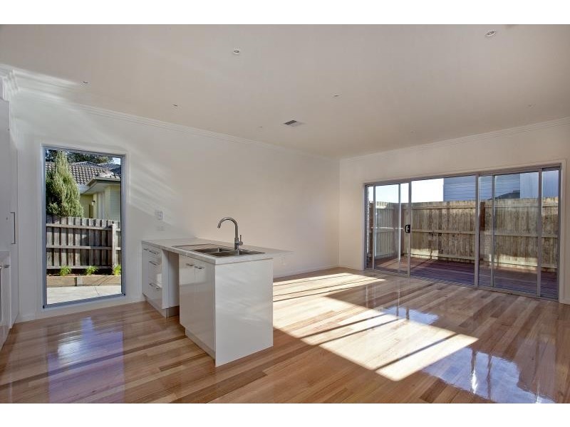 1/12 Streldon Ave, Strathmore VIC 3041
