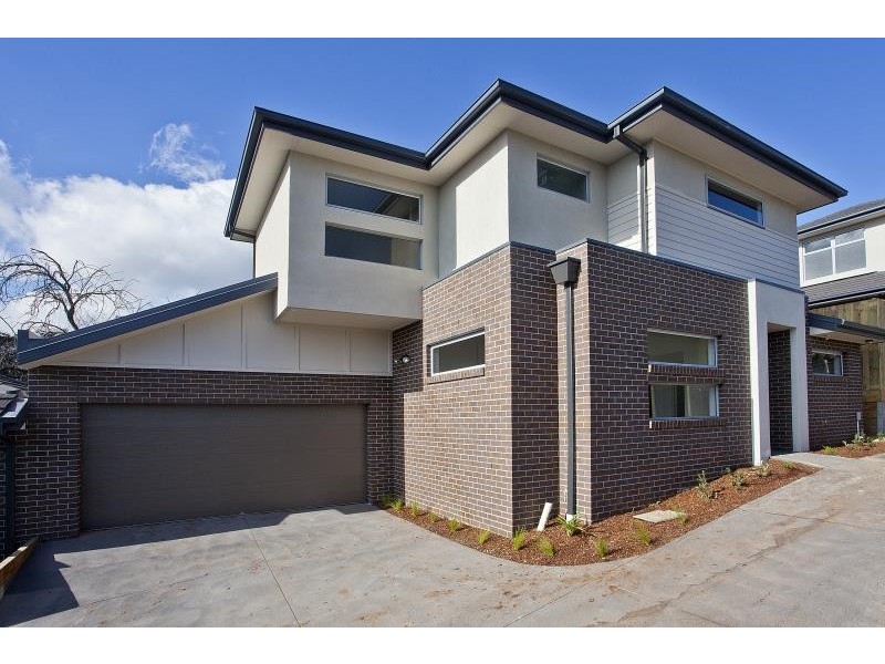2/12 Streldon Ave, Strathmore VIC 3041
