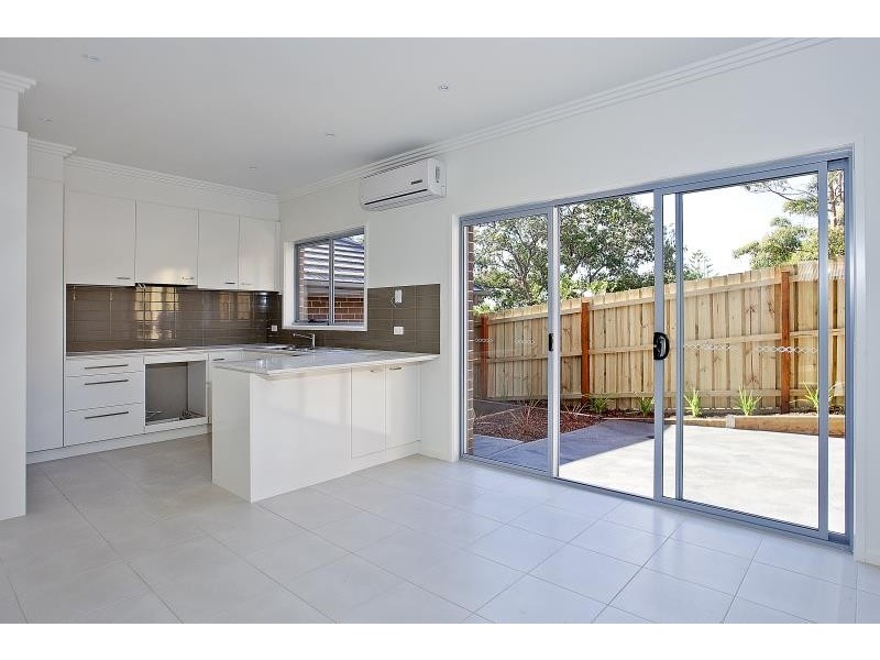 2/12 Streldon Ave, Strathmore VIC 3041