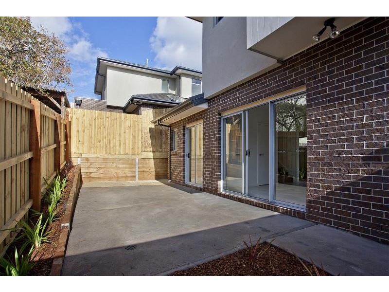 2/12 Streldon Ave, Strathmore VIC 3041