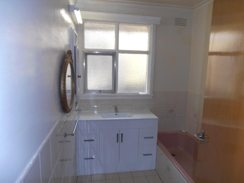 16 Drina Street, Strathmore VIC 3041