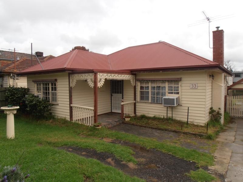 33 Houston Ave, Strathmore VIC 3041