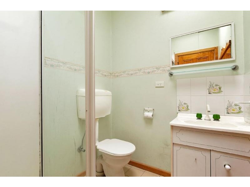 33 Houston Ave, Strathmore VIC 3041