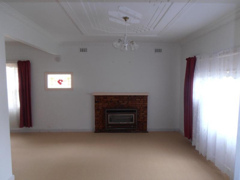 33 Houston Ave, Strathmore VIC 3041