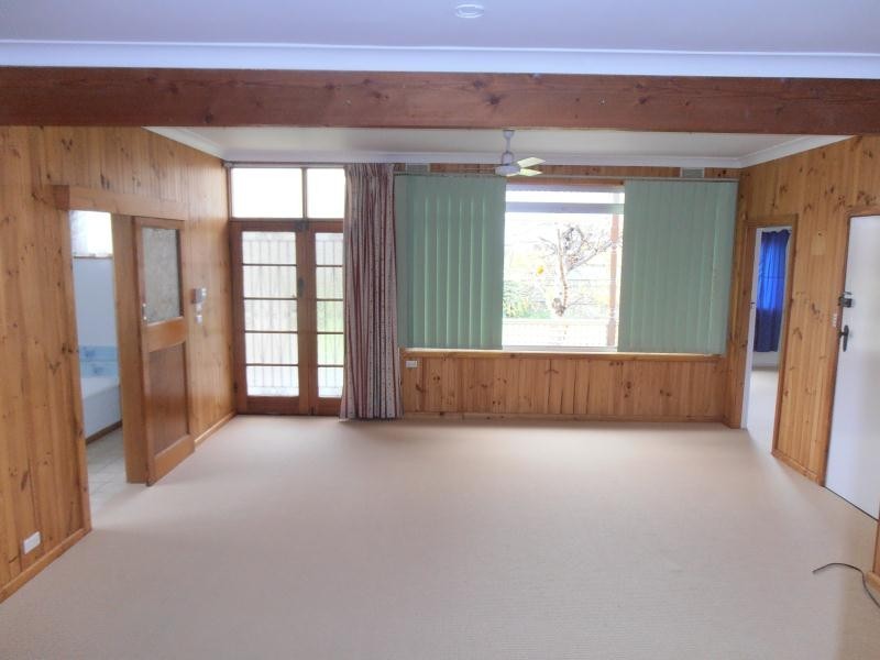 33 Houston Ave, Strathmore VIC 3041