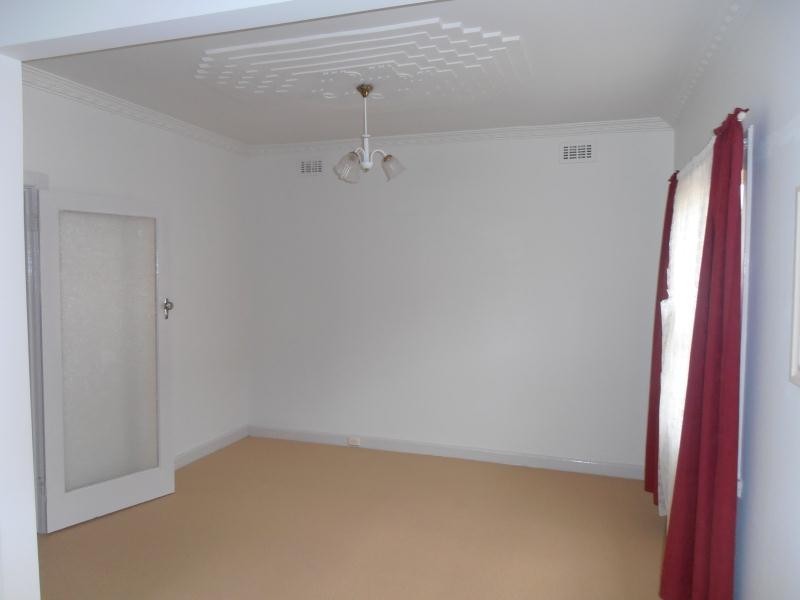 33 Houston Ave, Strathmore VIC 3041