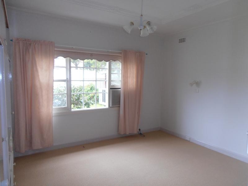 33 Houston Ave, Strathmore VIC 3041